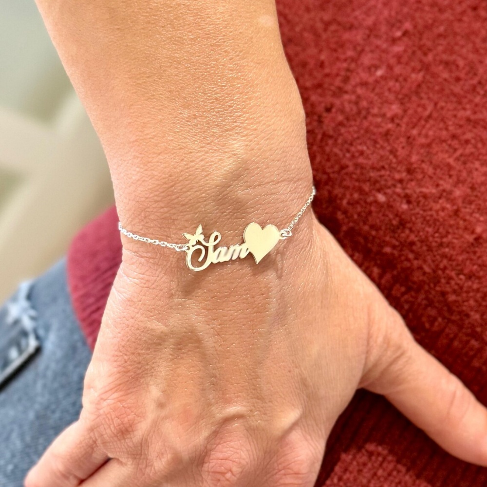 Custom Butterfly Name Bracelet - Butterfly Clasp Deployant recension och pris